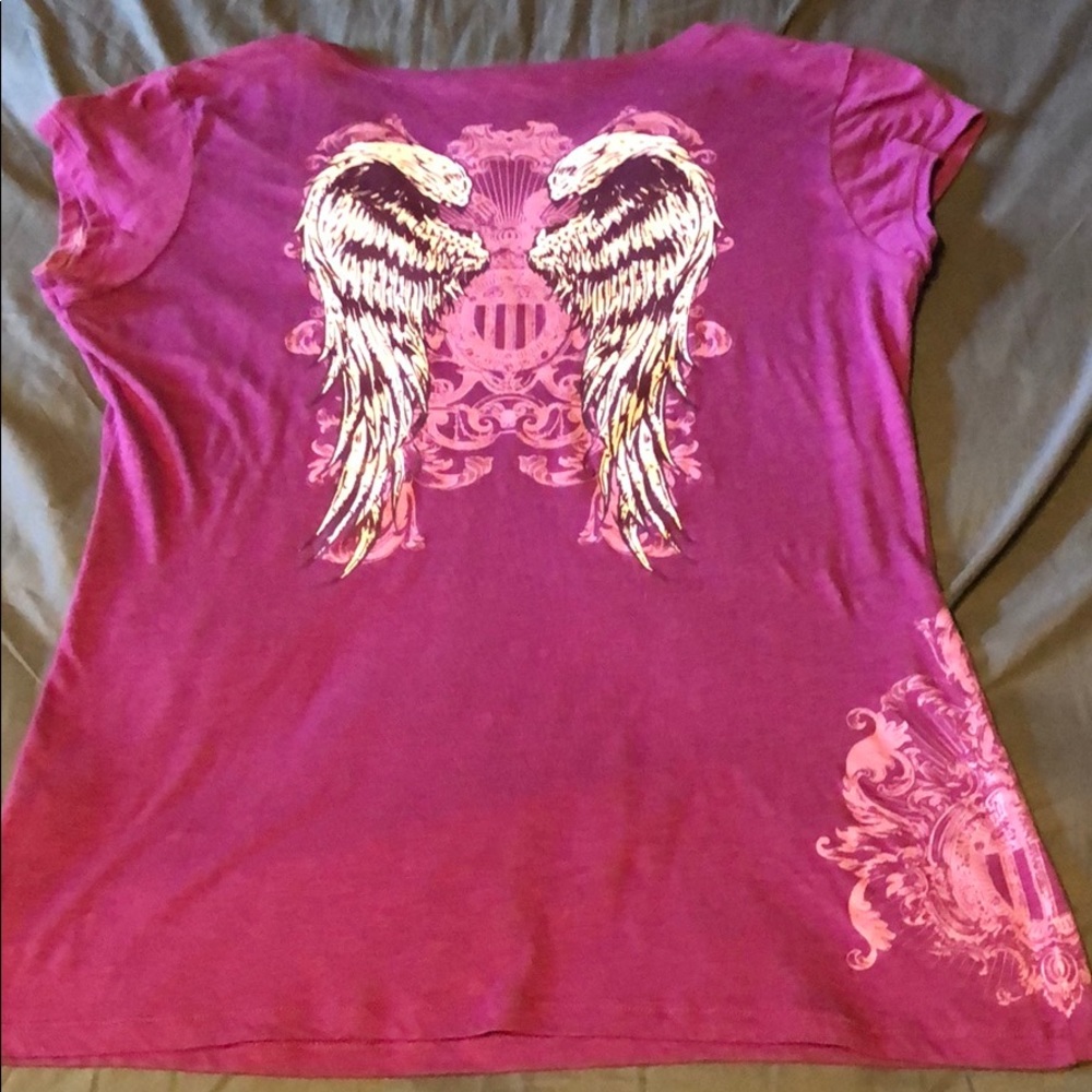 Pinkish purple short sleeve T with wings on back